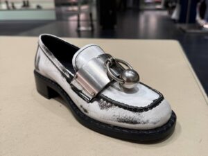 Лоферы Prada с фурнитурой Prada