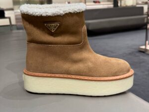Замшевые ботинки Prada Prada Outlet — фото 1 Замшевые ботинки Prada Prada Outlet