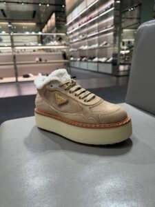 Кроссовки Prada с овчиной Prada