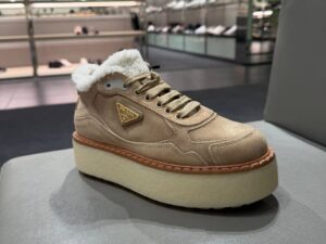 Кроссовки Prada с овчиной Prada