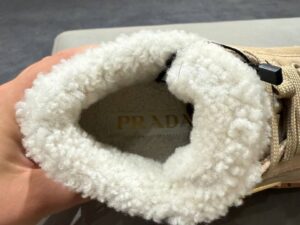 Кроссовки Prada с овчиной Prada