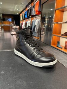Высокие кеды Prada с мехом