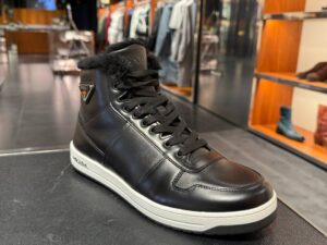 Высокие кеды Prada с мехом