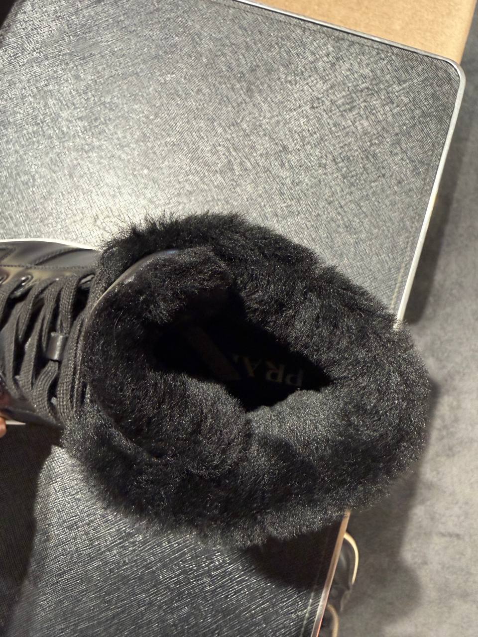 Высокие кеды Prada с мехом