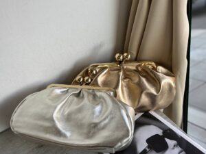 LEATHER COUNTRY 136962