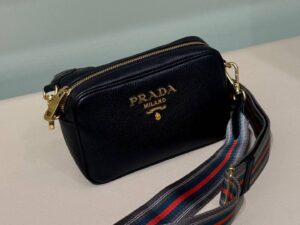 Кожаная сумка Prada