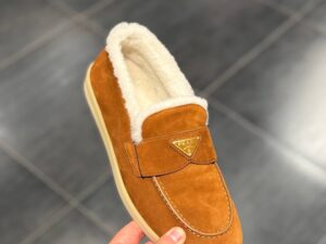 Лоферы с мехом Prada Prada