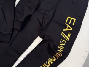 Спортивный костюм EA7 Emporio Armani — фото 1 Спортивный костюм EA7 Emporio Armani