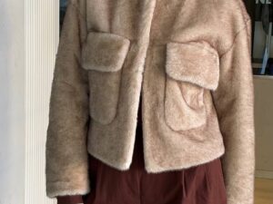 Укороченный жакет из экомеха MaxMara