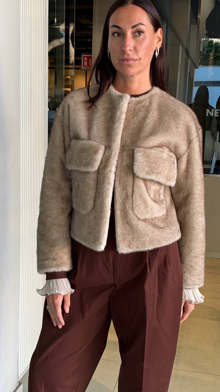 Укороченный жакет из экомеха MaxMara