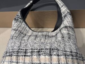 Твидовая сумка-хобо в клетку MaxMara
