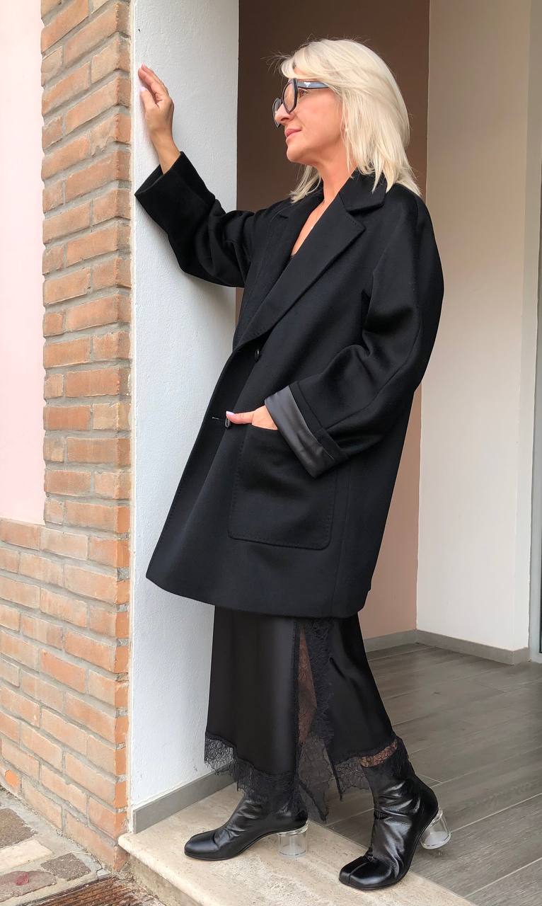 Пальто женское черное укороченное MaxMara