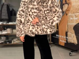 Укороченная шуба из экомеха MaxMara