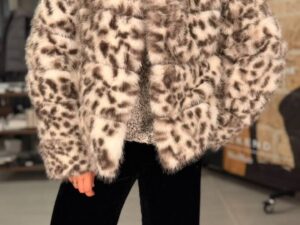 Укороченная шуба из экомеха MaxMara