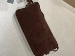 Замшевый клатч Ermanno Scervino MaxMara
