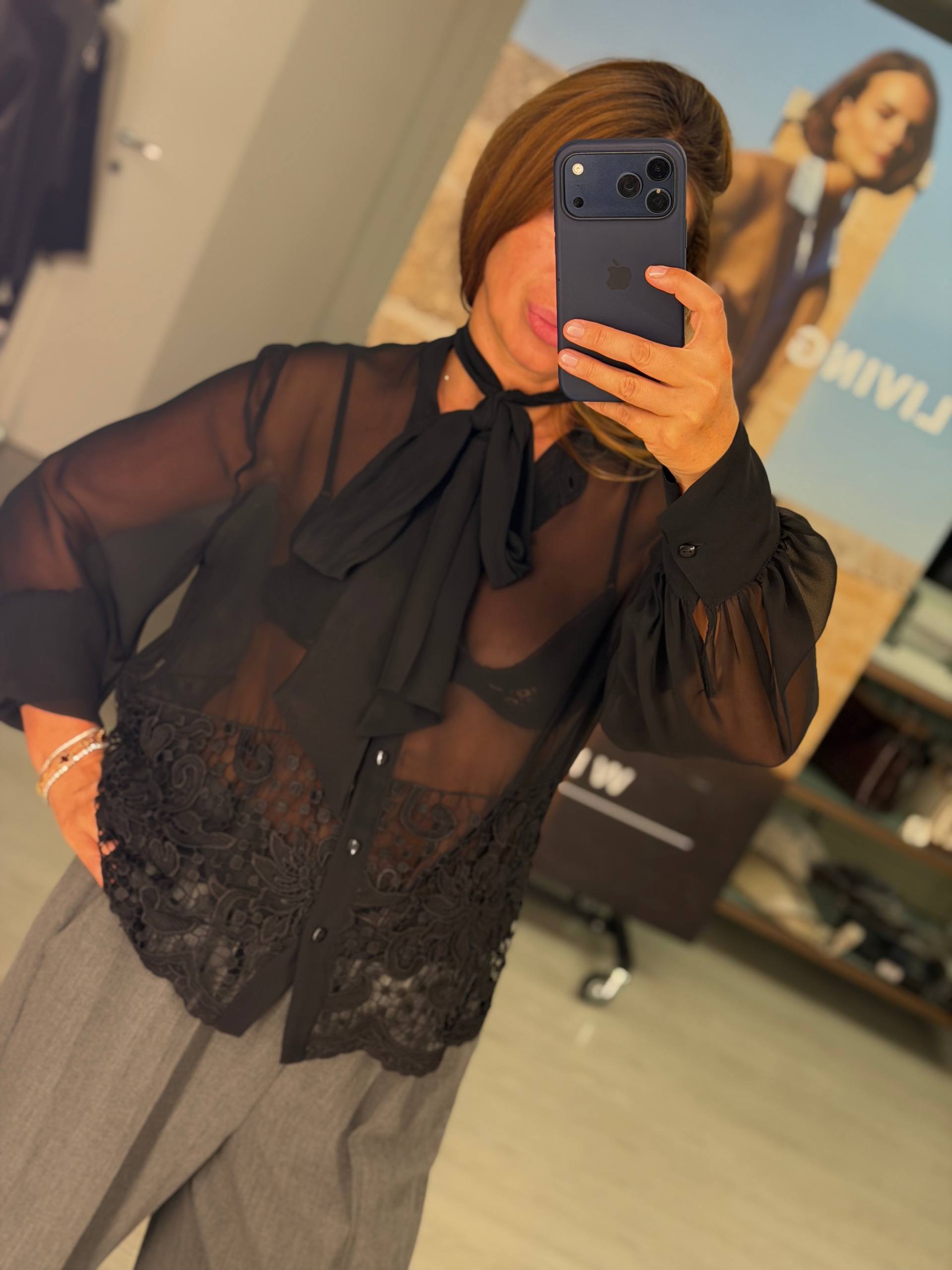 Блуза шелковистая с кружевом MaxMara