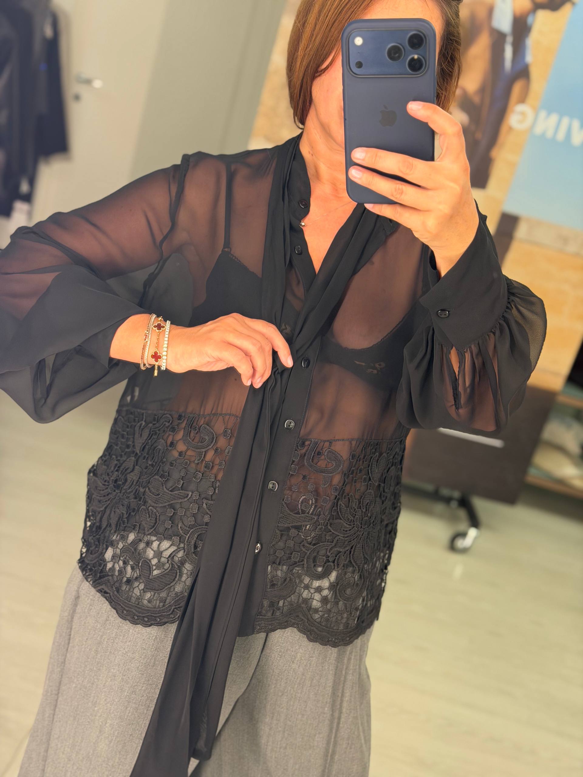 Блуза шелковистая с кружевом MaxMara