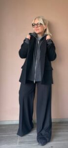 Полупальто женское черное MaxMara