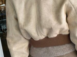 Укороченная куртка-бомбер женская MaxMara — фото 1 Укороченная куртка-бомбер женская MaxMara