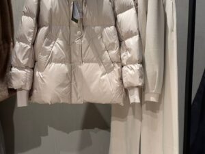 Пуховик стеганый с капюшоном MaxMara