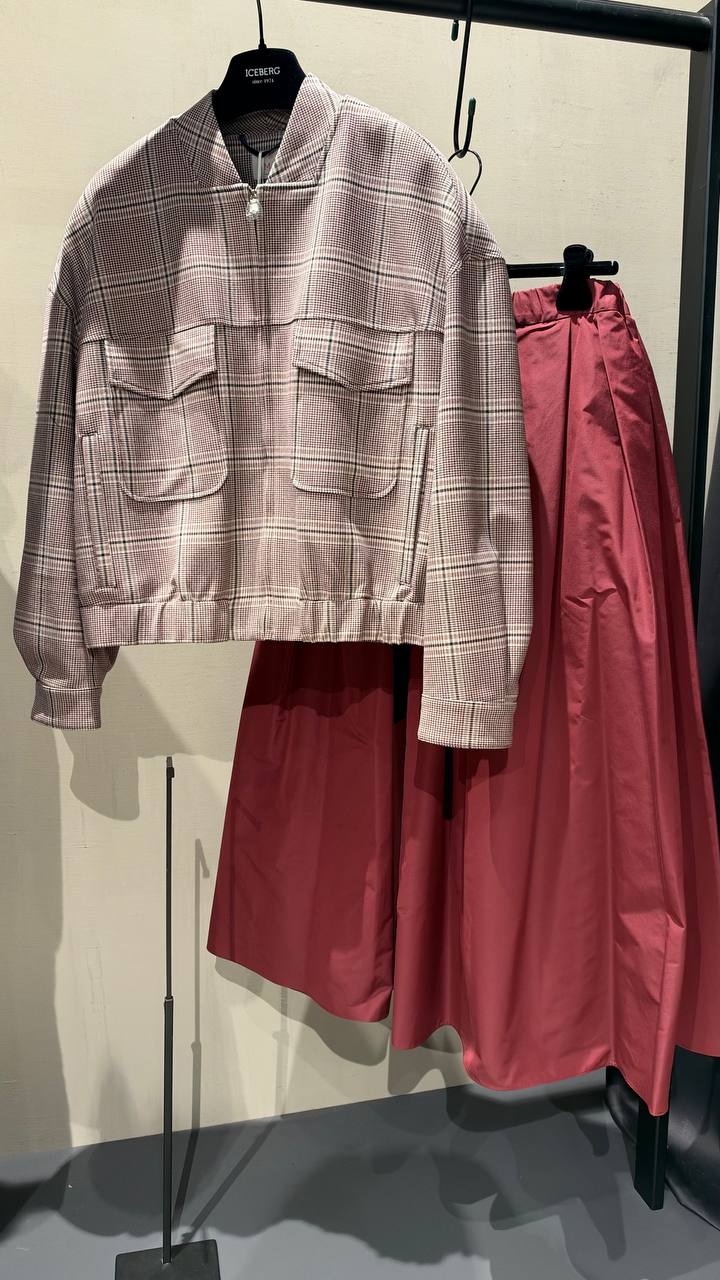 Бомбер на молнии в MaxMara