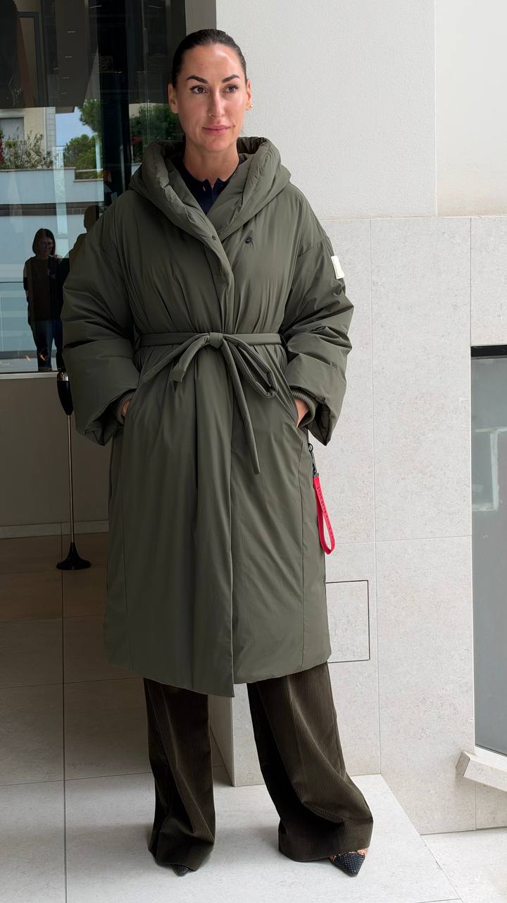 Пальто утепленное с капюшоном MaxMara