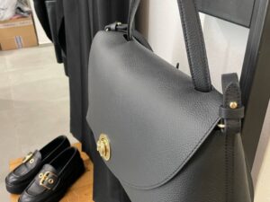 Сумка женская из зернистой MaxMara
