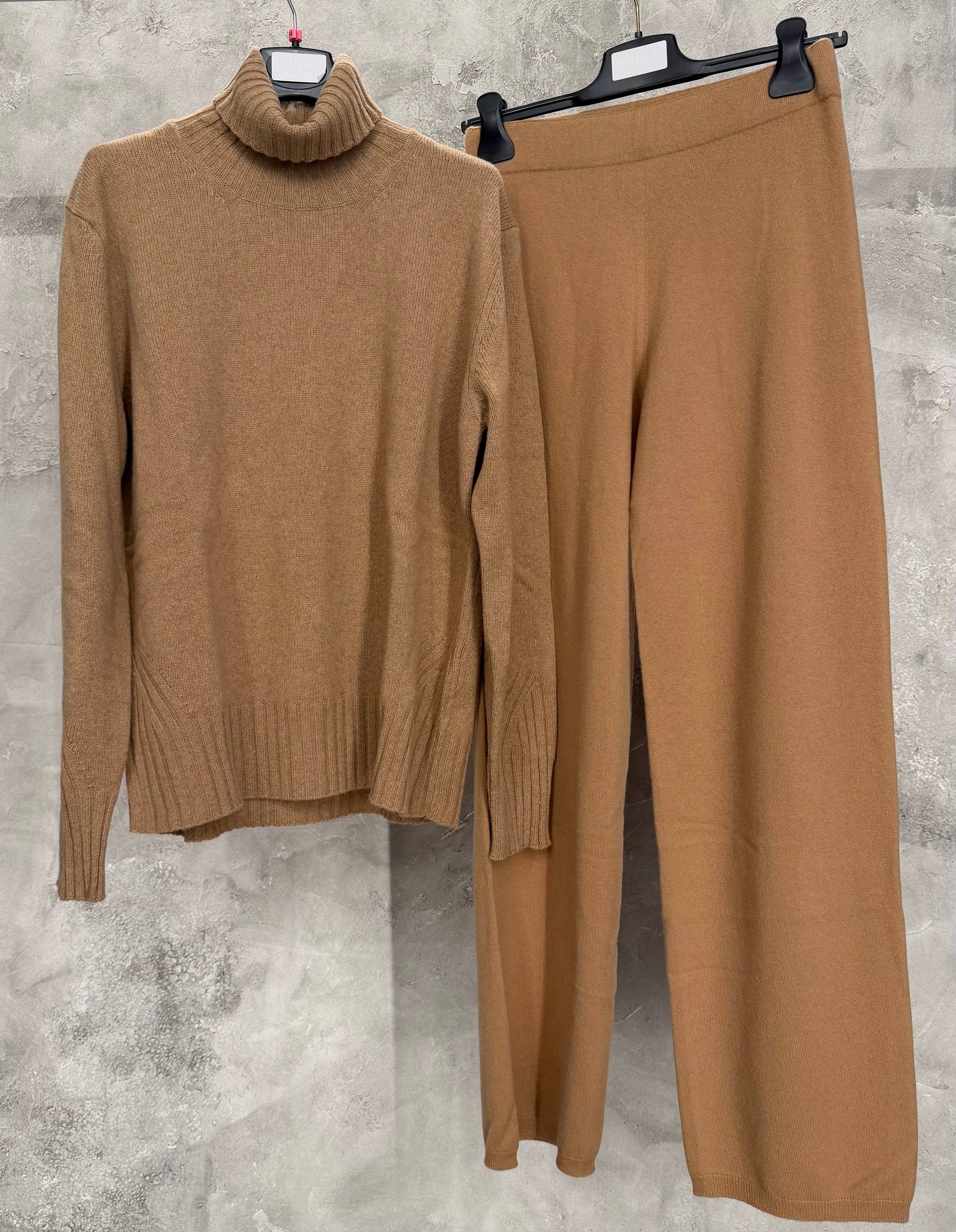 Трикотажный костюм женский MaxMara