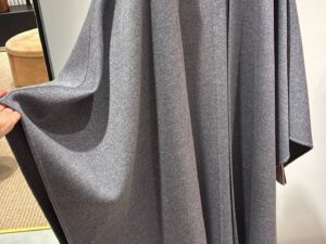 Кейп женский Valentino Valentino Outlet — фото 1 Кейп женский Valentino Valentino Outlet