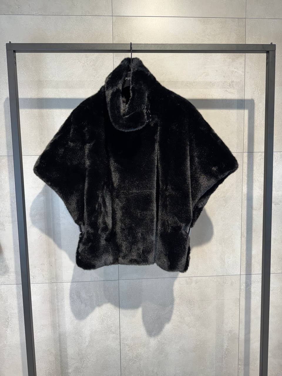 Меховой кейп Pinko