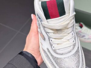Кроссовки Gucci с глиттером
