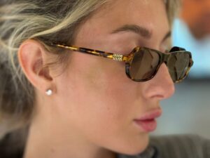 Солнцезащитные очки Miu Miu — фото 1 Солнцезащитные очки Miu Miu