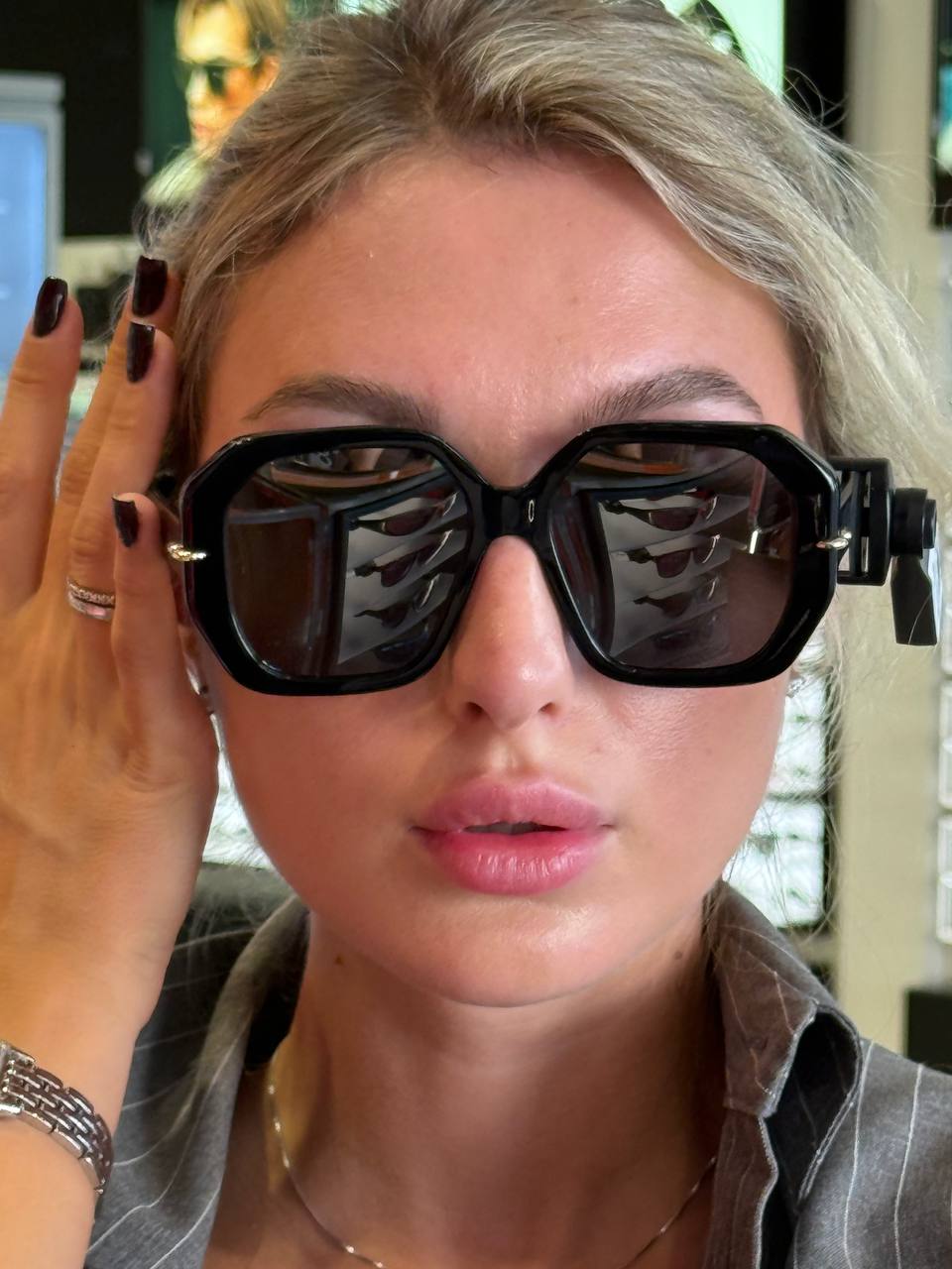 Солнцезащитные очки Fendi