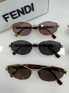 Солнцезащитные очки Fendi