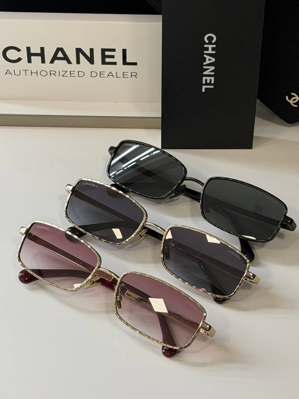 Солнцезащитные очки Chanel