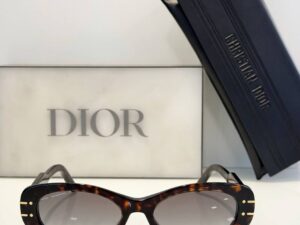 Солнцезащитные очки Christian Dior