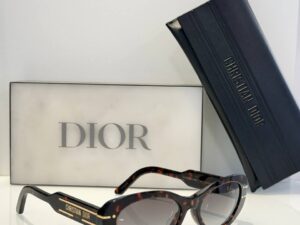 Солнцезащитные очки Christian Dior