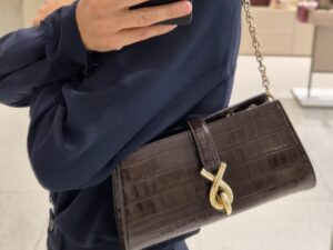 Сумка Furla из тисненой кожи — фото 1 Сумка Furla из тисненой кожи