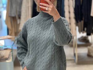 Вязаный свитер с косами PESERICO